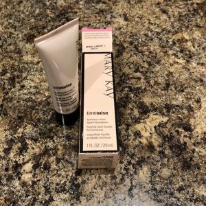 Mary Kay luminous foundation